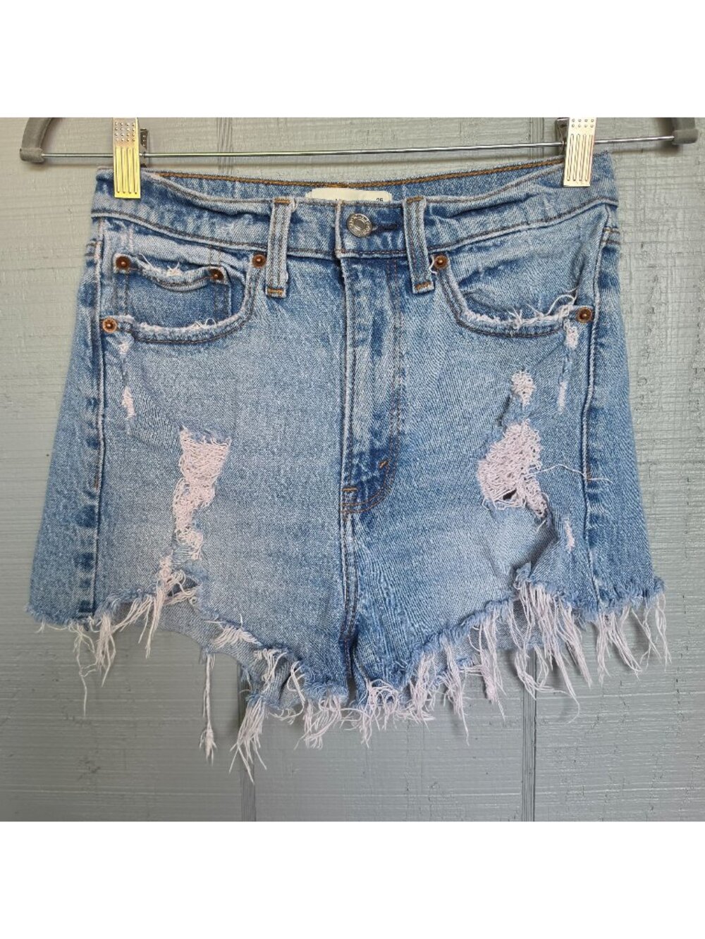 Abercrombie High Rise Mom Shorts Distressed Wash Denim Cutoff Festival. Size 26
